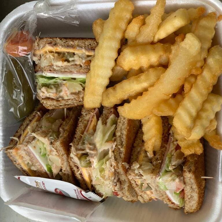 CLUB SANDWICH ENSALADA DE POLLO