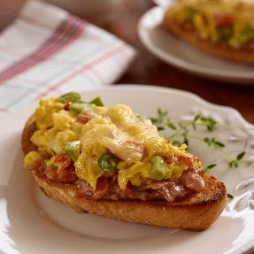 MOLLETES CON HUEVO