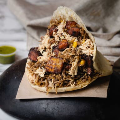 Arepa Mazorcada de Plátano y Pollo
