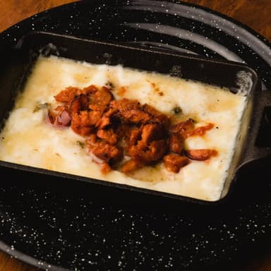 Queso Fundido con Chistorra