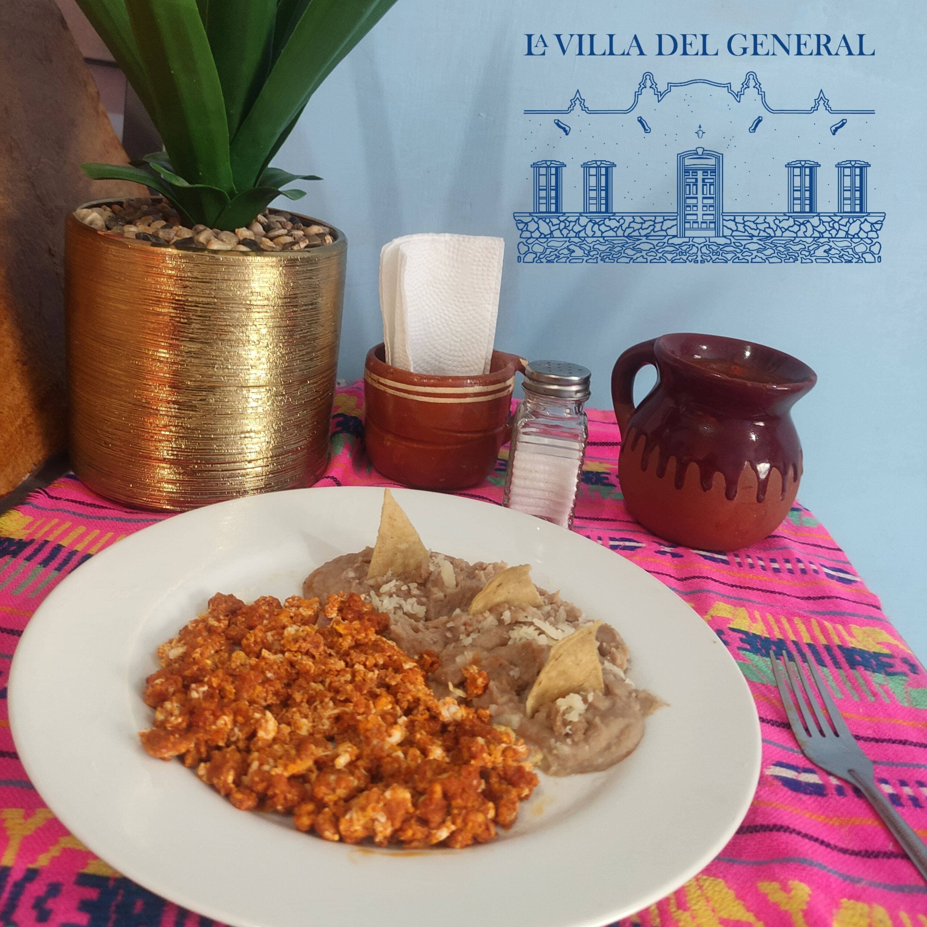 Huevos Revueltos con Chorizo y Asado