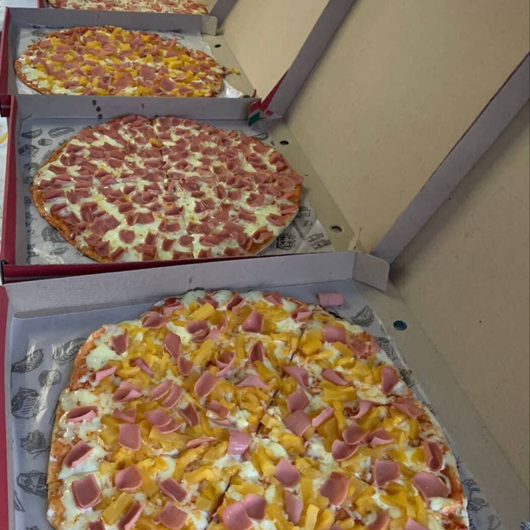 Pizza Tres Carnes Mediana - 8 Porciones