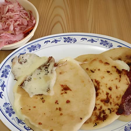 Original Pupusa Grande Mixta (Chi, Frijol y Queso)