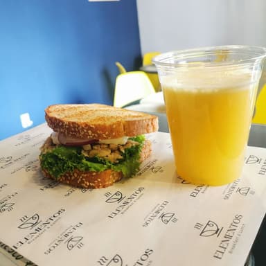 Sándwich Jamón y queso.