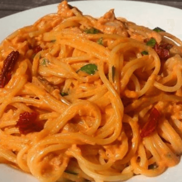 SPAGHETTI CON SALSA ROSE