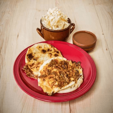 Pupusa de Mechada con Queso