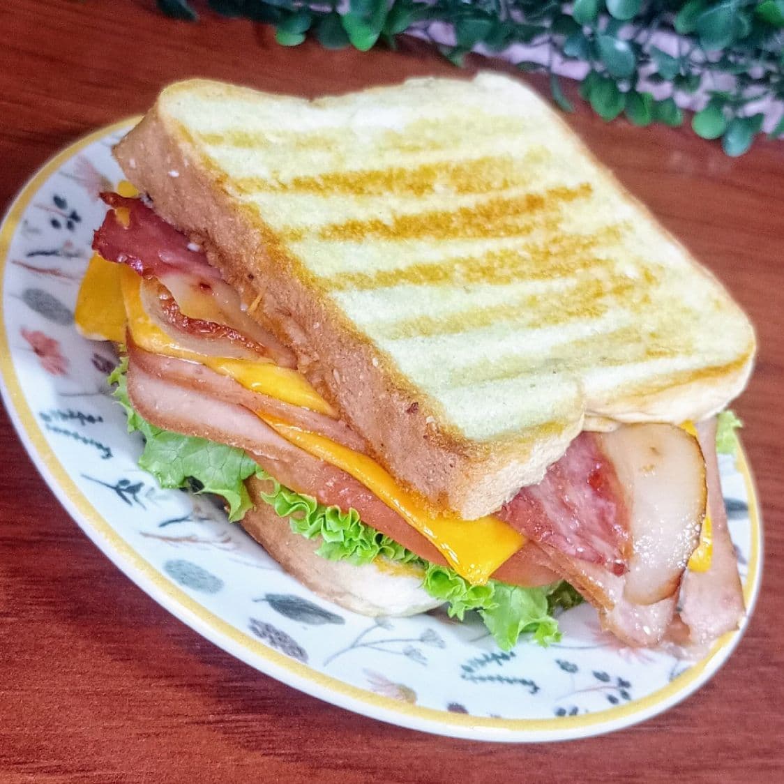 Sándwich Doble con Tocineta