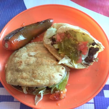 Gorditas de Bistec con queso
