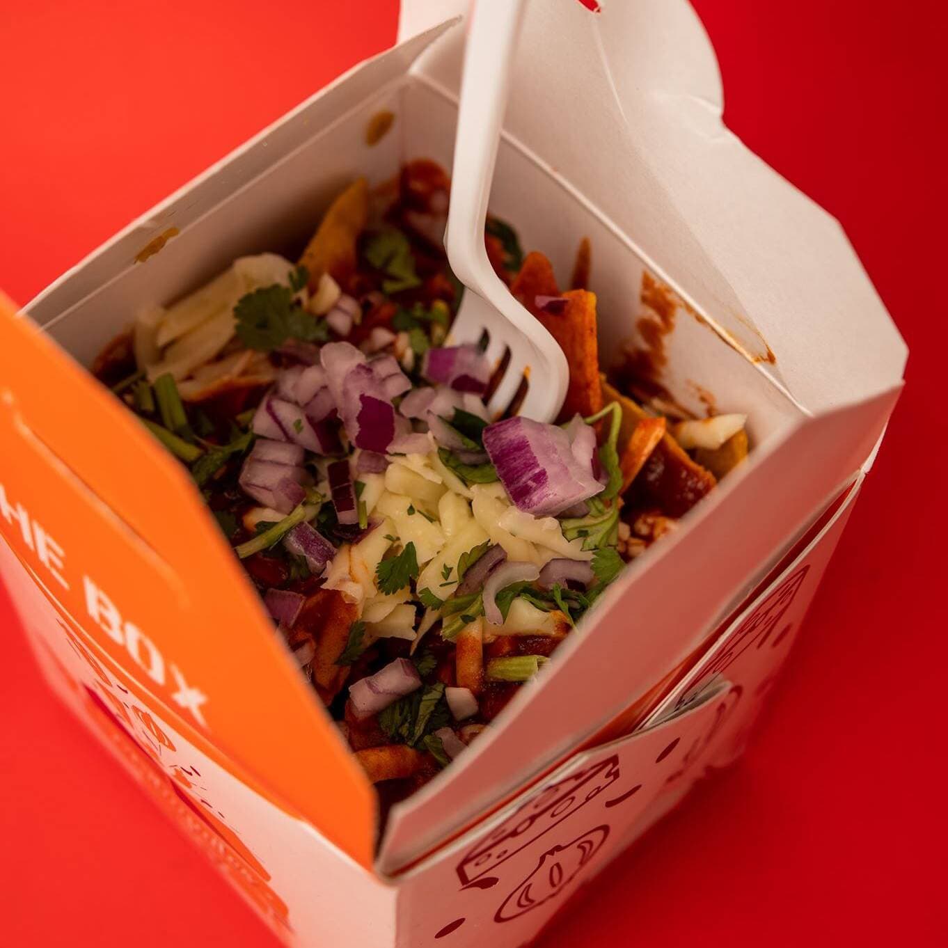 ¡𝗣𝗥𝗢𝗠𝗢! Chilaquiles + Refresco