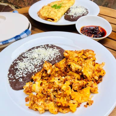 HUEVOS CON CHORIZO