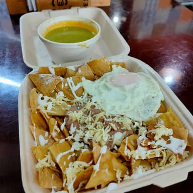 Chilaquiles con Huevo al Gusto