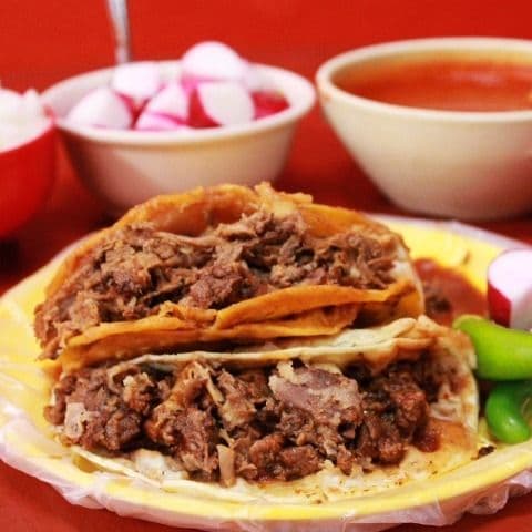 Taco Blando de Birria de Res.