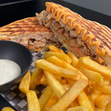Sandwich Batidox especial + porción de papas