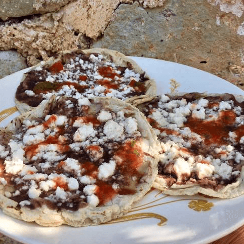 memela de quesillo
