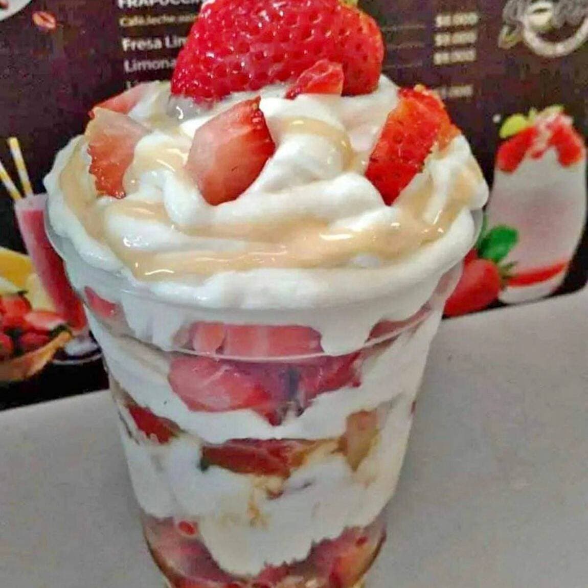 Fresas con Crema y Quipitos 16 Oz