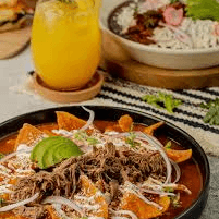 Chilaquiles  rojos con barbacoa