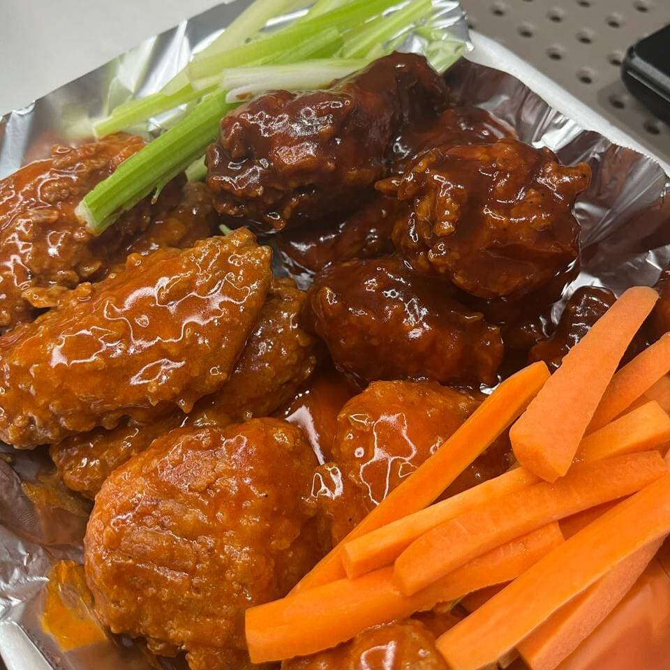 12 Piezas de Alitas, Boneless o Tiras de Pollo
