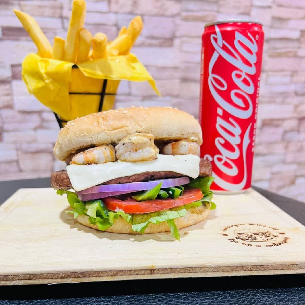 Combo Burger Rosarito + Papas + Bebida.