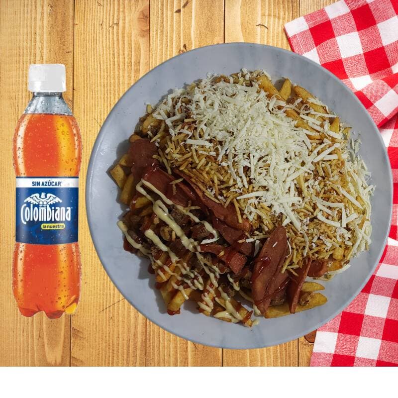 Combo Salchipapa de Pechuga más Gaseosa 250 Ml