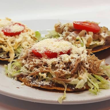 Tostada de Pollo Pibil