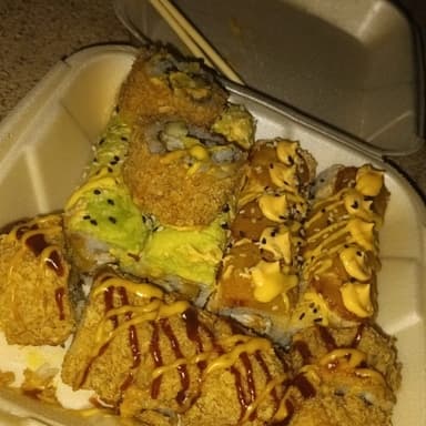 20 piezas de Sushi uno de los rollos hot🥶🔥🥳🍣👍