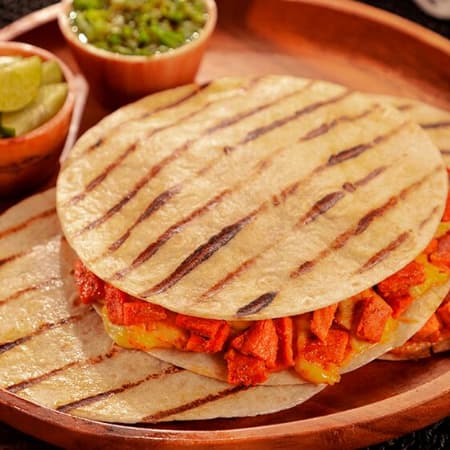 Empalme de Frijoles con Chorizo