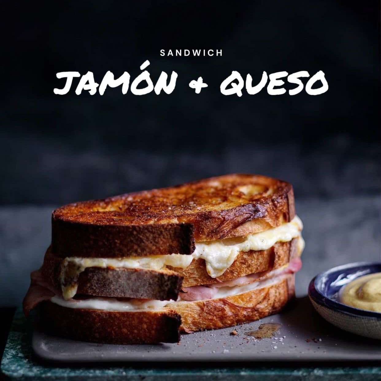 Sandwich o Bagel de Jamón y Queso