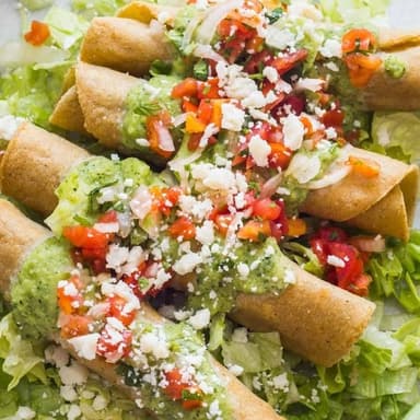 Tacos Dorados de Carne de Cerdo