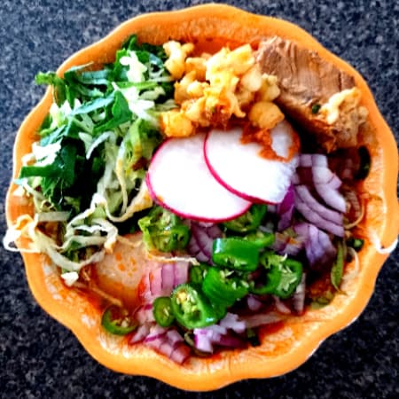 2 Pozoles Rojos Zacatecano Gde. Con Carne y Bebida
