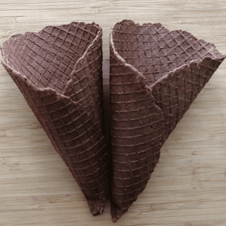 Cono grande de galleta de chocolate (4 piezas)