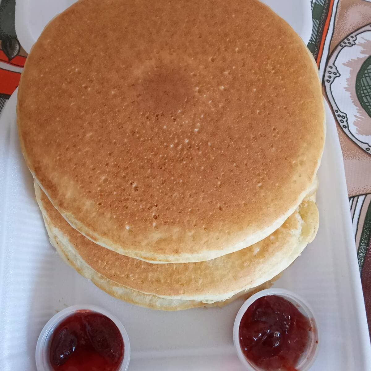 3 HOT CAKES + Cafe