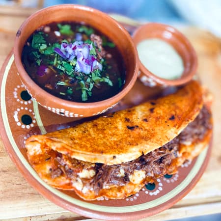 Quesa-birriota y Consomé Pa Chopear (Carne de Res)