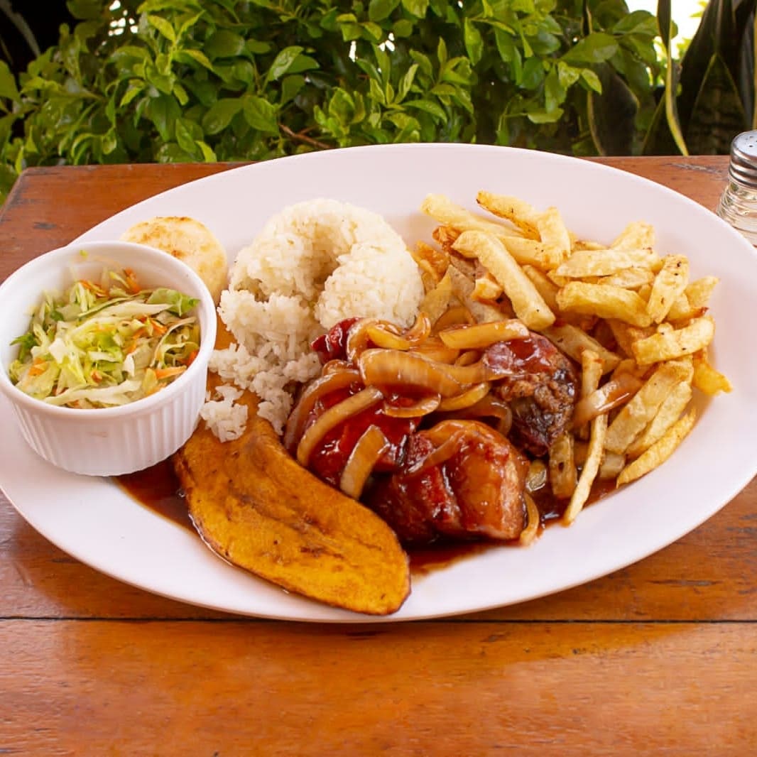 Combo Costilla en Salsa BBQ +Sopa del Día o Frijol