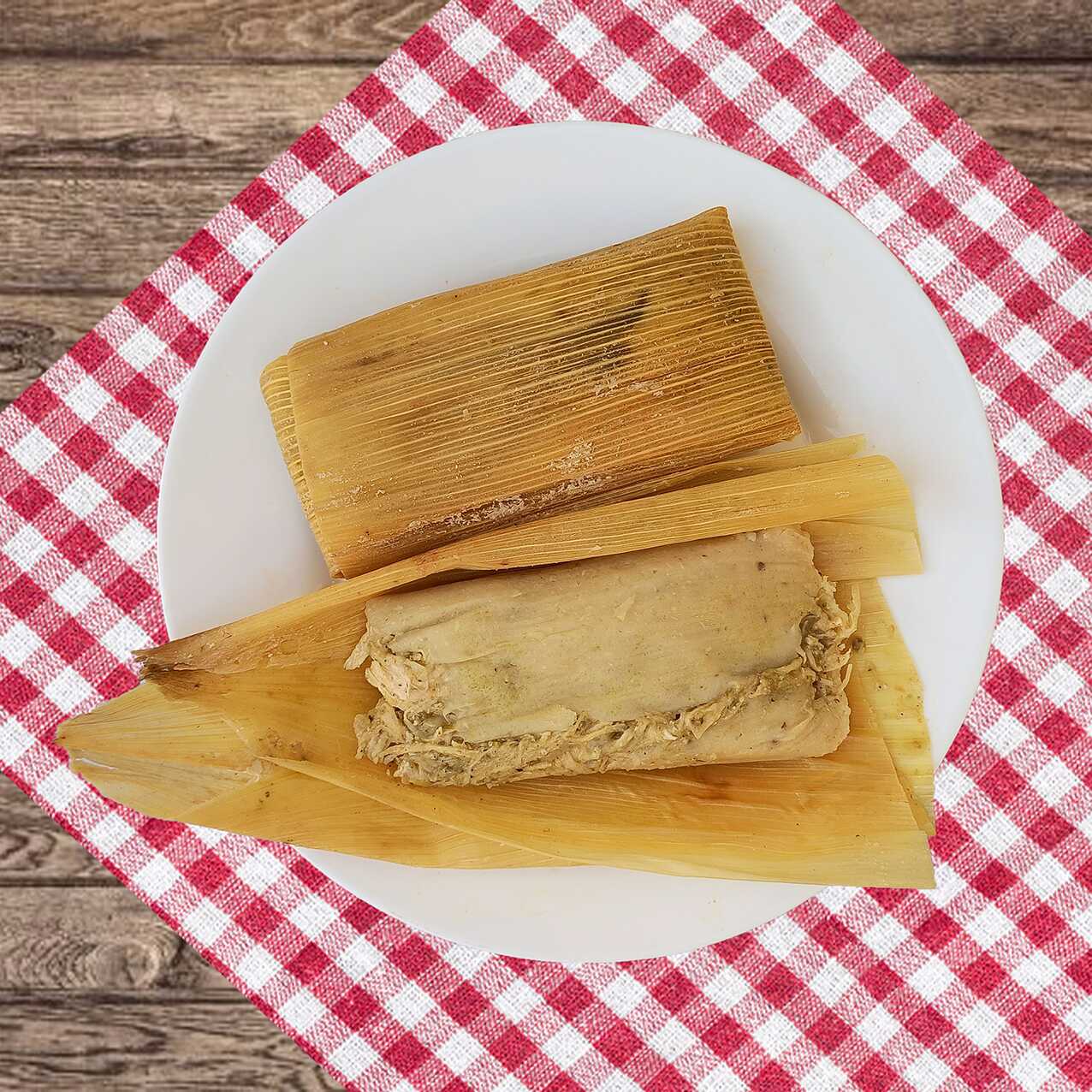 TAMAL DE POLLO EN SALSA VERDE