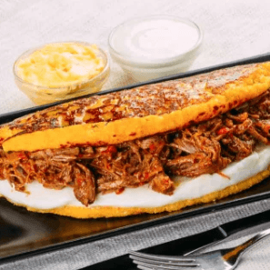 Cachapa Queso de Mano y Carne Mechada