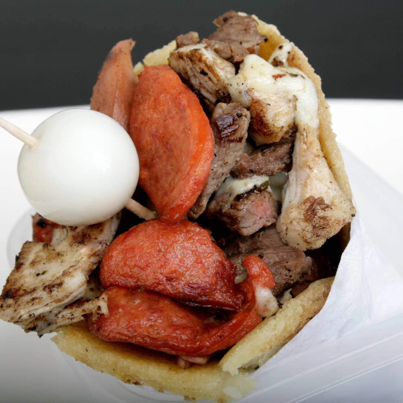 Arepa Super Mr. Especial 2 + Gaseosa litro