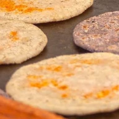 Gordita maíz quebrado Soriano queso enchilado