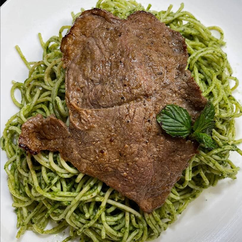 Tallarín Verde con Bistec