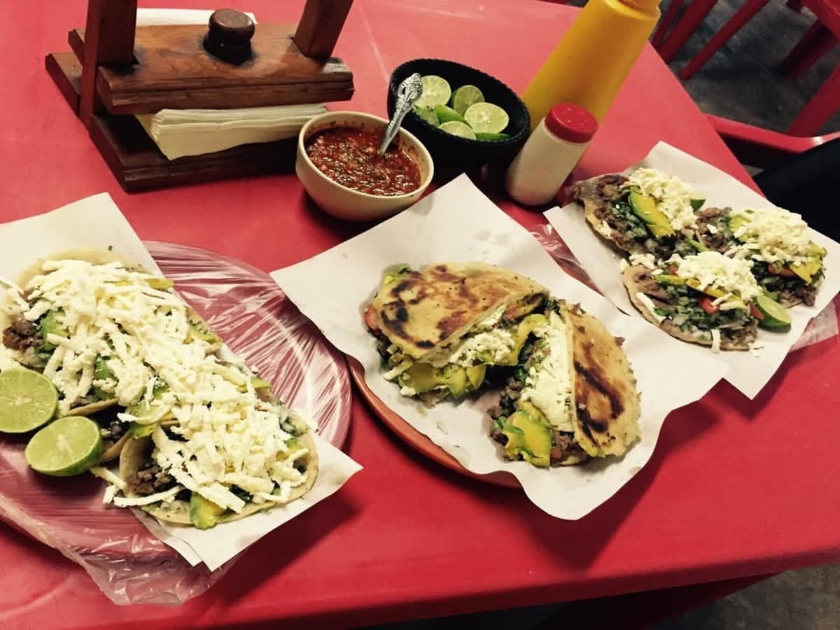 Tacos y Tortas en Pan Árabe “San Luisito”