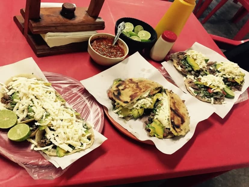 Tacos y Tortas en Pan Árabe “San Luisito”