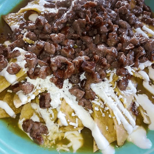 Chilaquiles con Salsa Verde y Arrachera