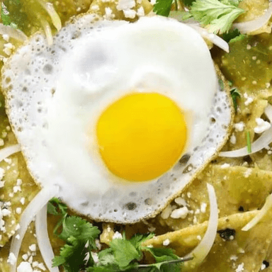 CHILAQUILES VERDES CON HUEVO