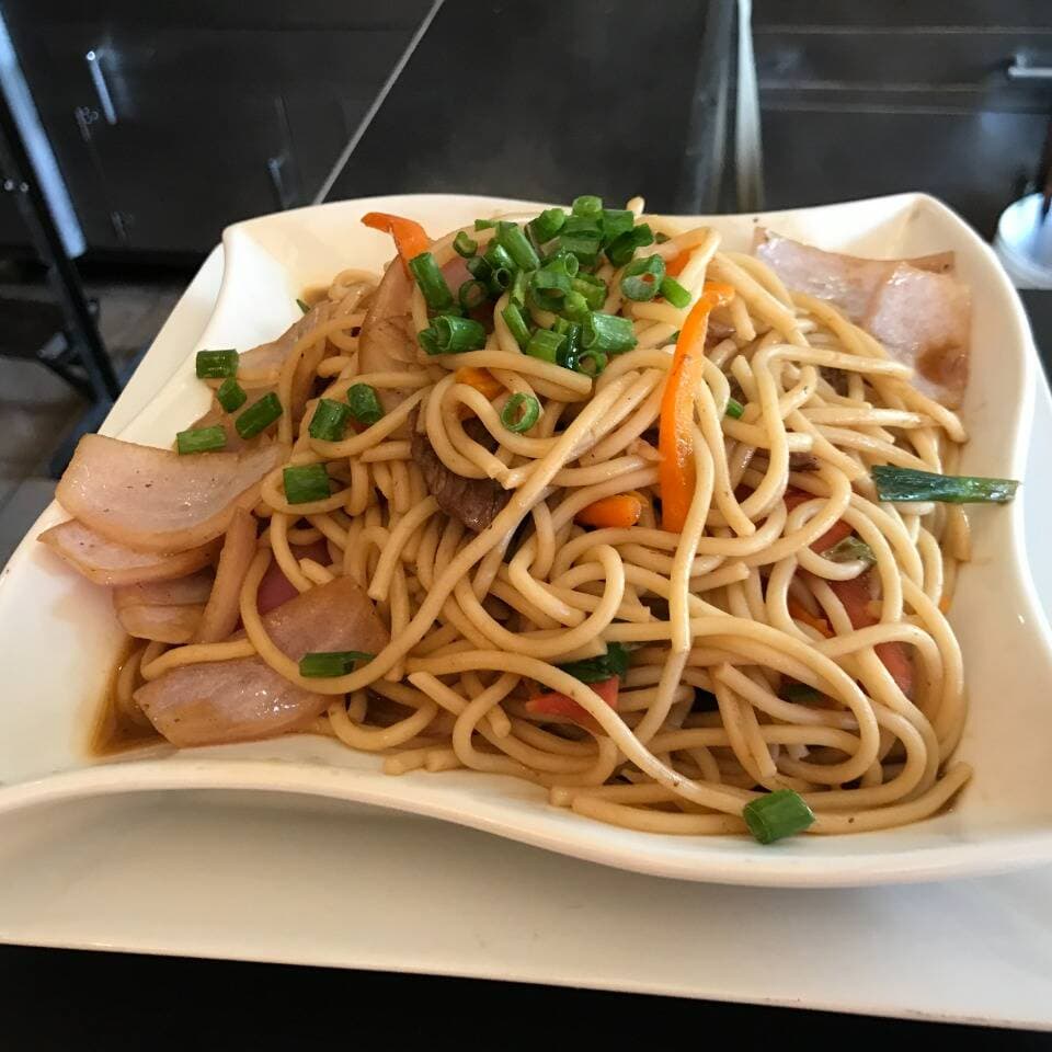 Tallarín Saltado de Pollo