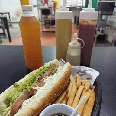 Hot Dog Jumbo Ranchero + Papas + Agua Natural