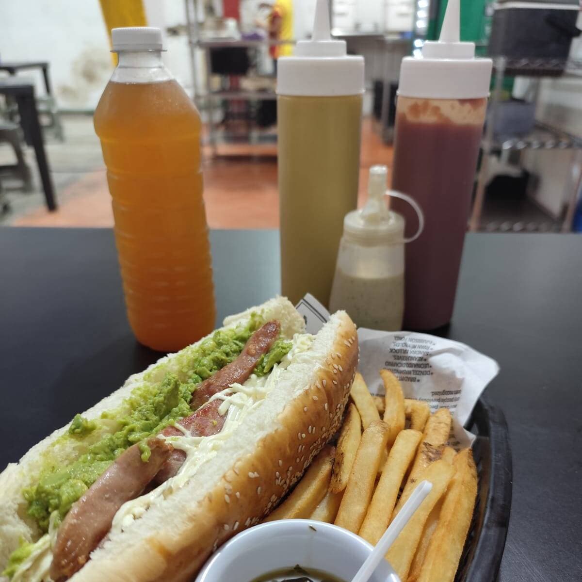 Hot Dog Jumbo Ranchero + Papas + Agua Natural