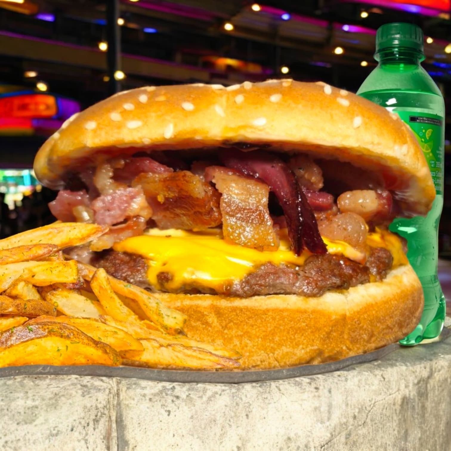 Combo Cheeseburger Con Tocino 🍔+🍟+🥤