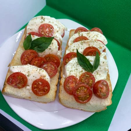 Bruschetta Caprese