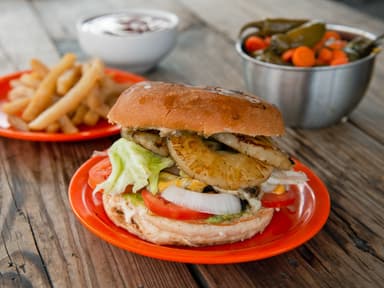 Combo Individual: Burger Hawaiana + Pepsi + Papas