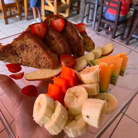 PAN FRANCES CON FRUTA