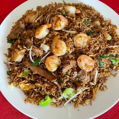 Entero de Arroz Frito con Lomito y Camarones